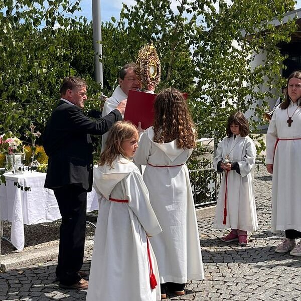 Hl. Messe in der Pfarrkirche mit vorweihnachtliche Feier