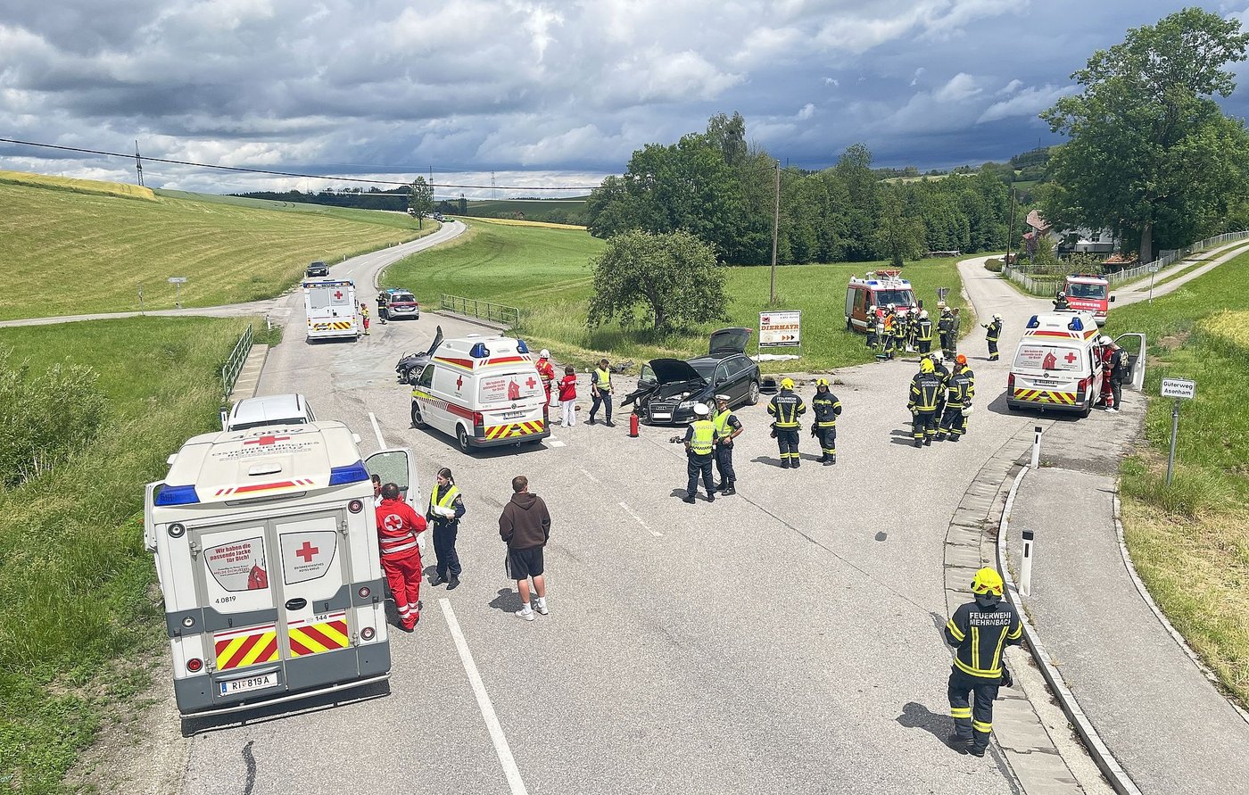 Fahrzeugsegnung der FF Mehrnbach